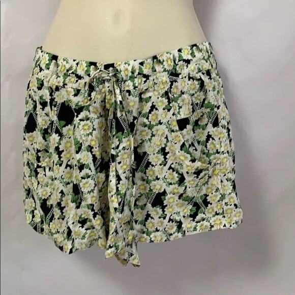 FRENCH CONNECTION FLORAL SHORTS‎ Size 4 - Picture 1 of 6